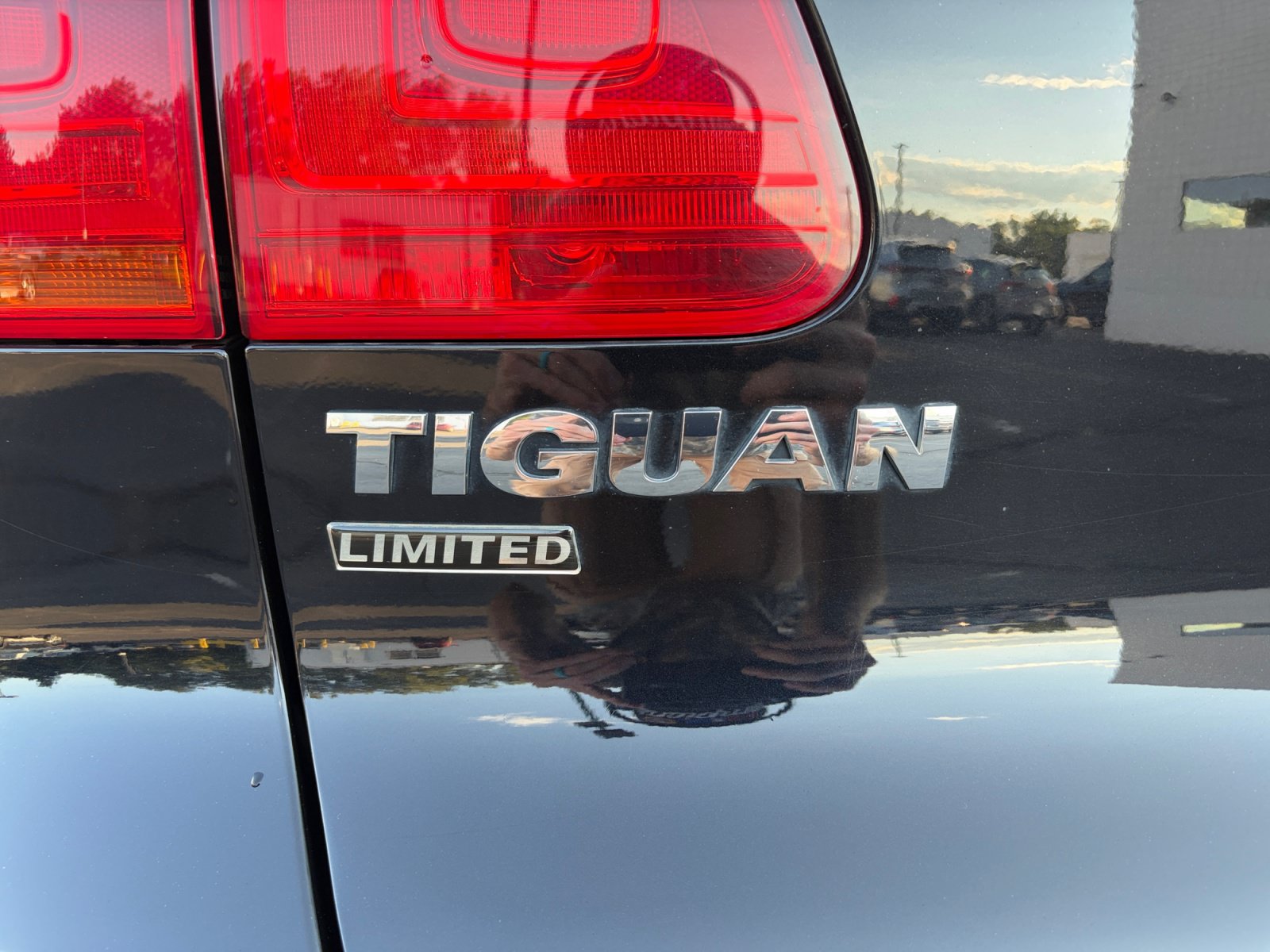 Used 2017 Volkswagen Tiguan Limited w/ Alloy Wheels Package AWD/4WD image 24