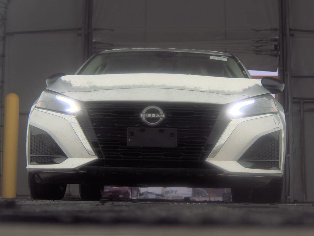Used 2024 Nissan Altima 2.5 SV image 3