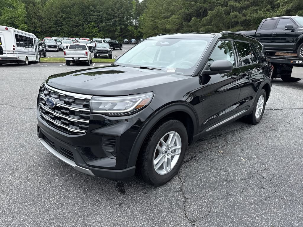 Used 2025 Ford Explorer Active AWD/4WD image 3