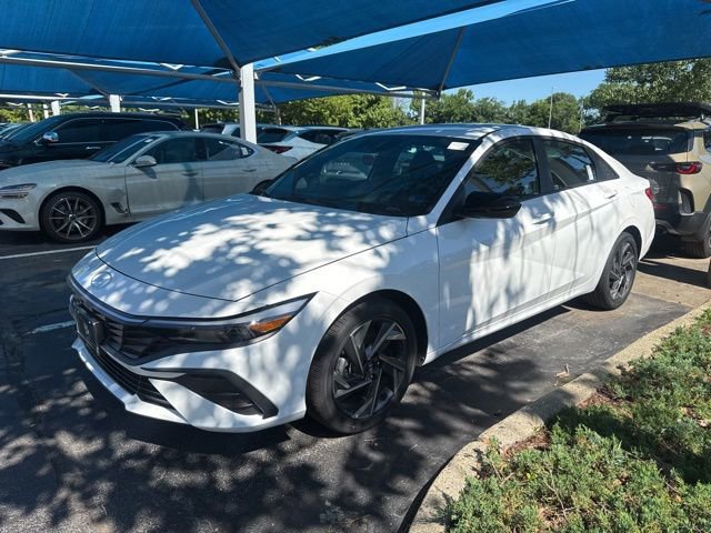Used 2025 Hyundai Elantra SEL FWD image 6