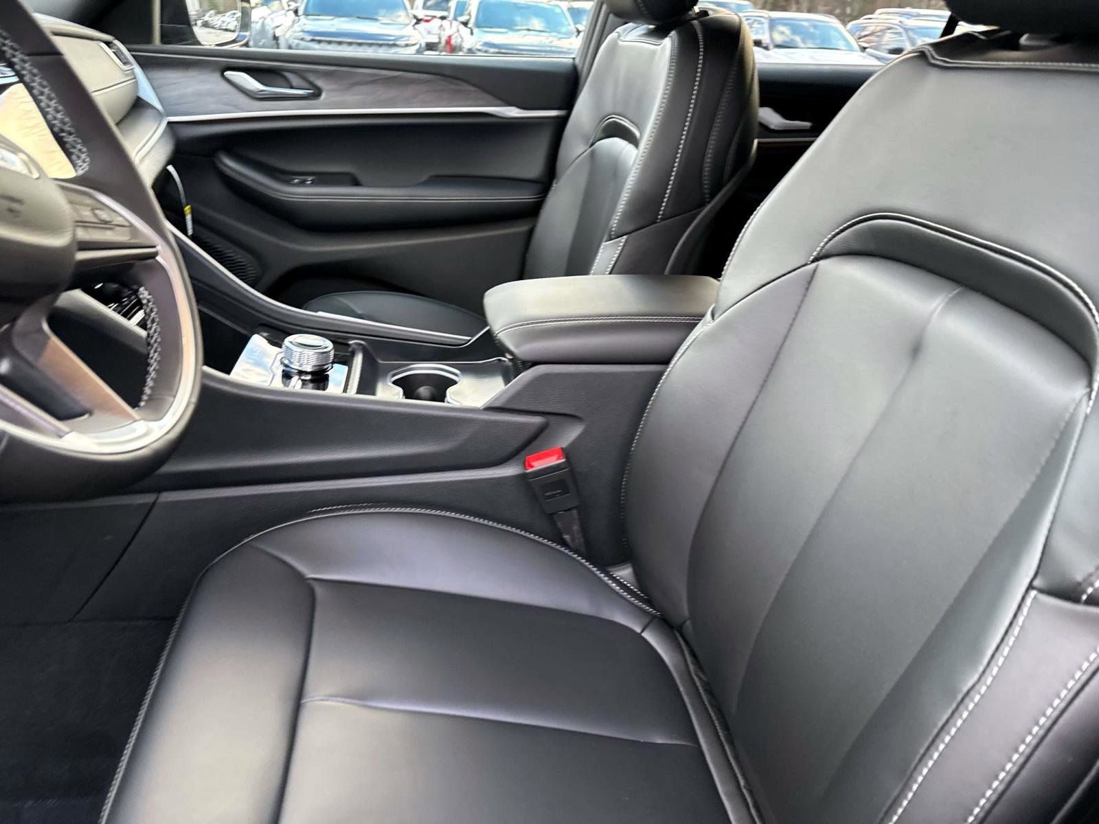 New 2025 Jeep Grand Cherokee Limited image 10