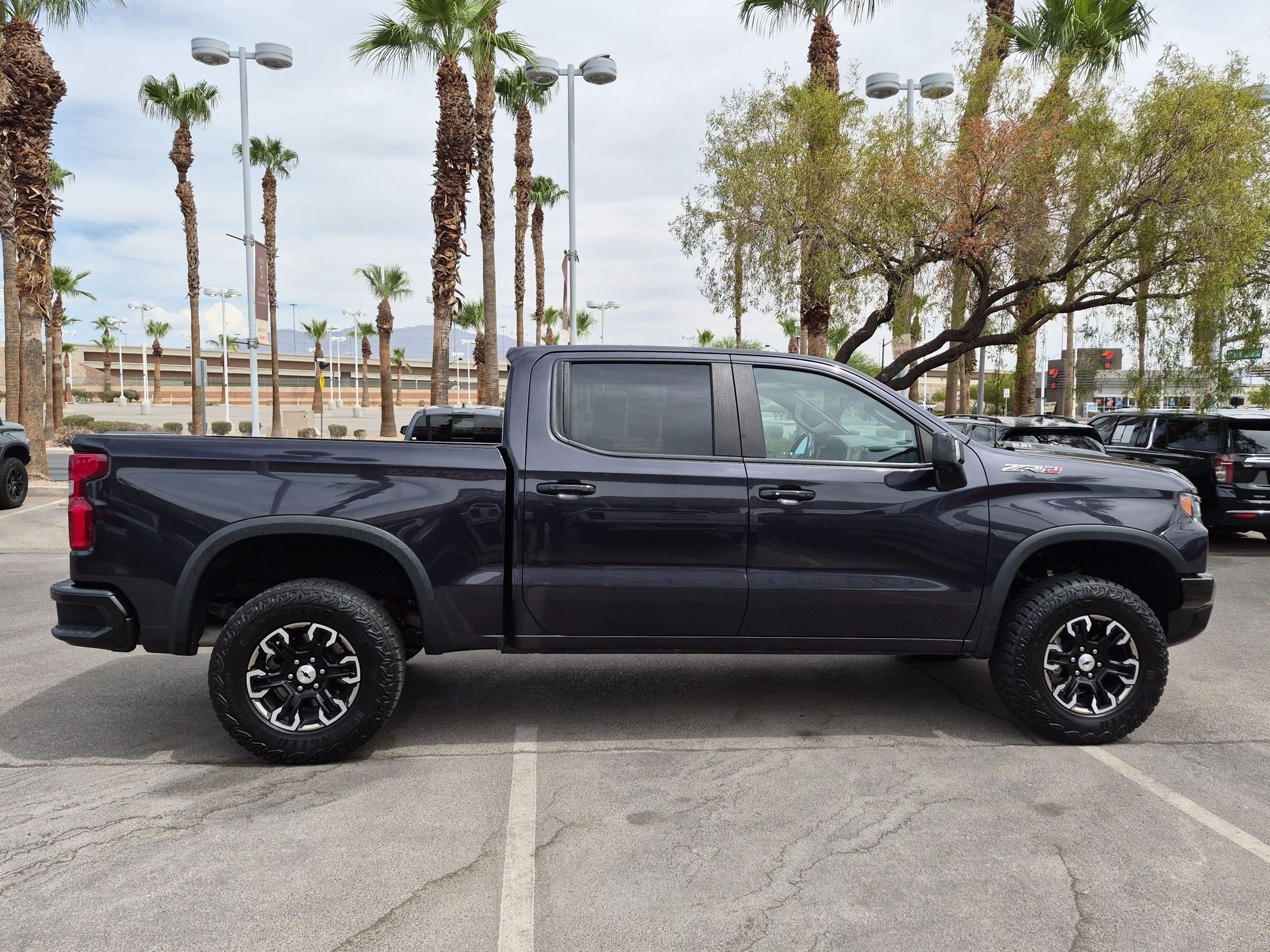 Certified 2022 Chevrolet Silverado 1500 ZR2 w/ Technology Package AWD/4WD image 6