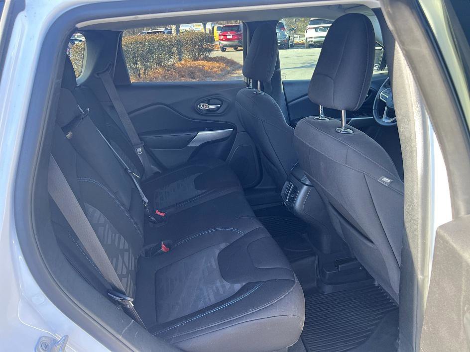 Used 2020 Jeep Cherokee Latitude image 16