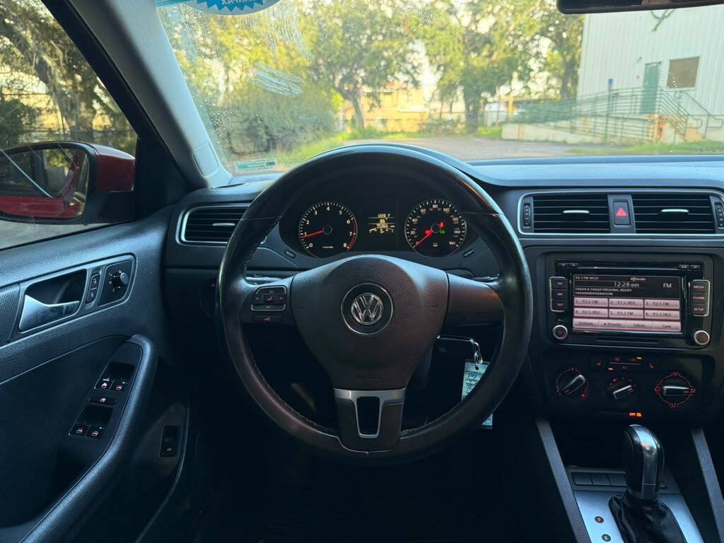 Used 2012 Volkswagen Jetta SE FWD image 12