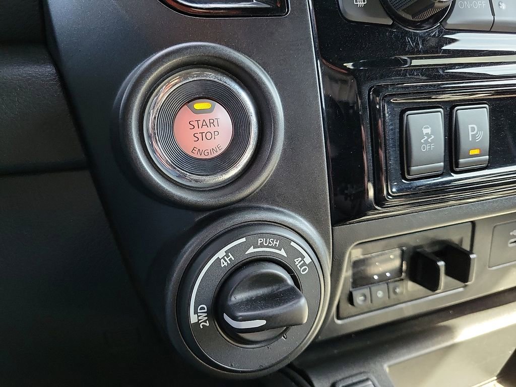 Used 2024 Nissan Titan PRO-4X w/ Pro-4x Convenience Package image 19