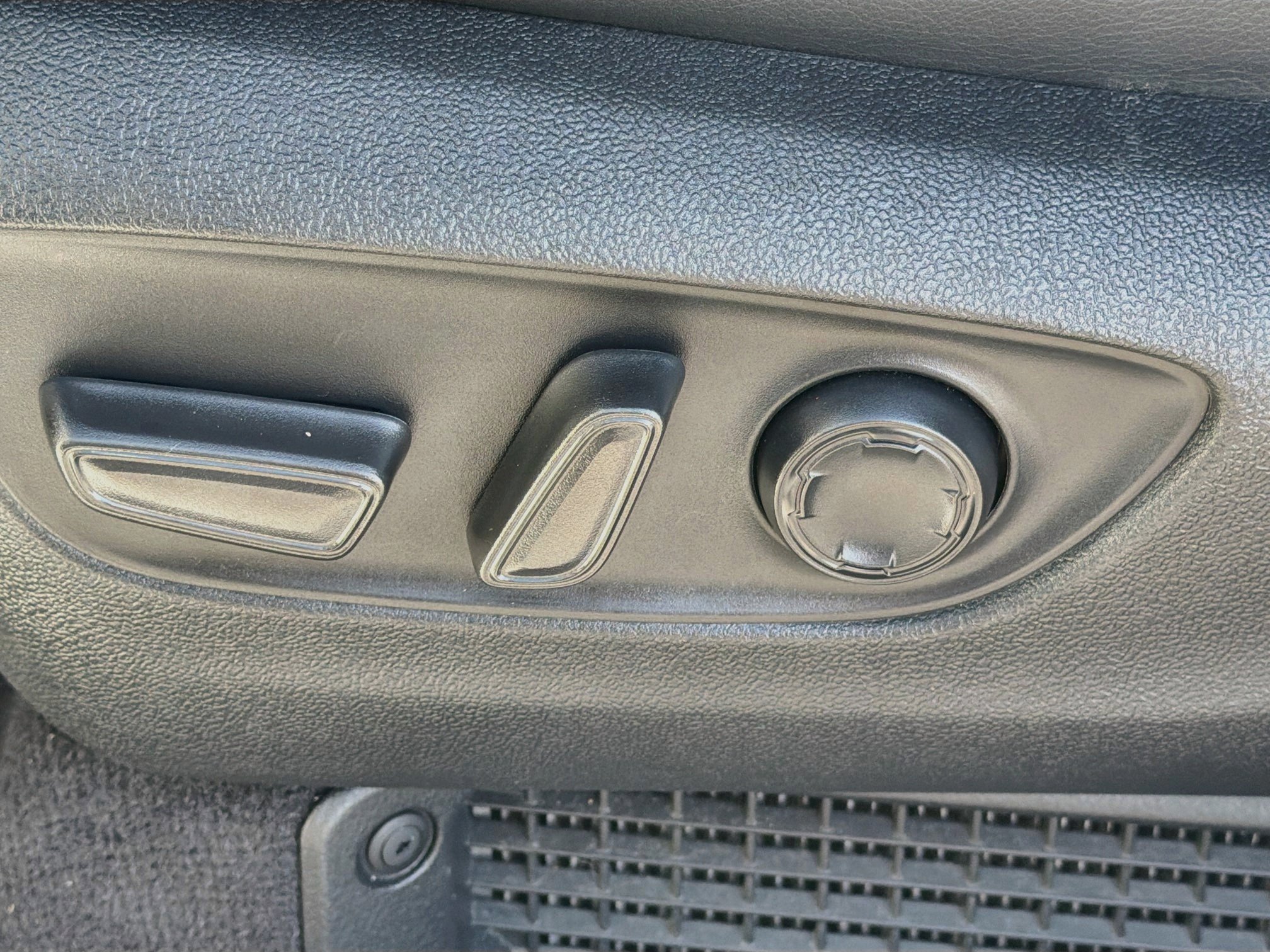 Used 2024 Toyota Sienna XSE w/ XSE Plus Package FWD image 26