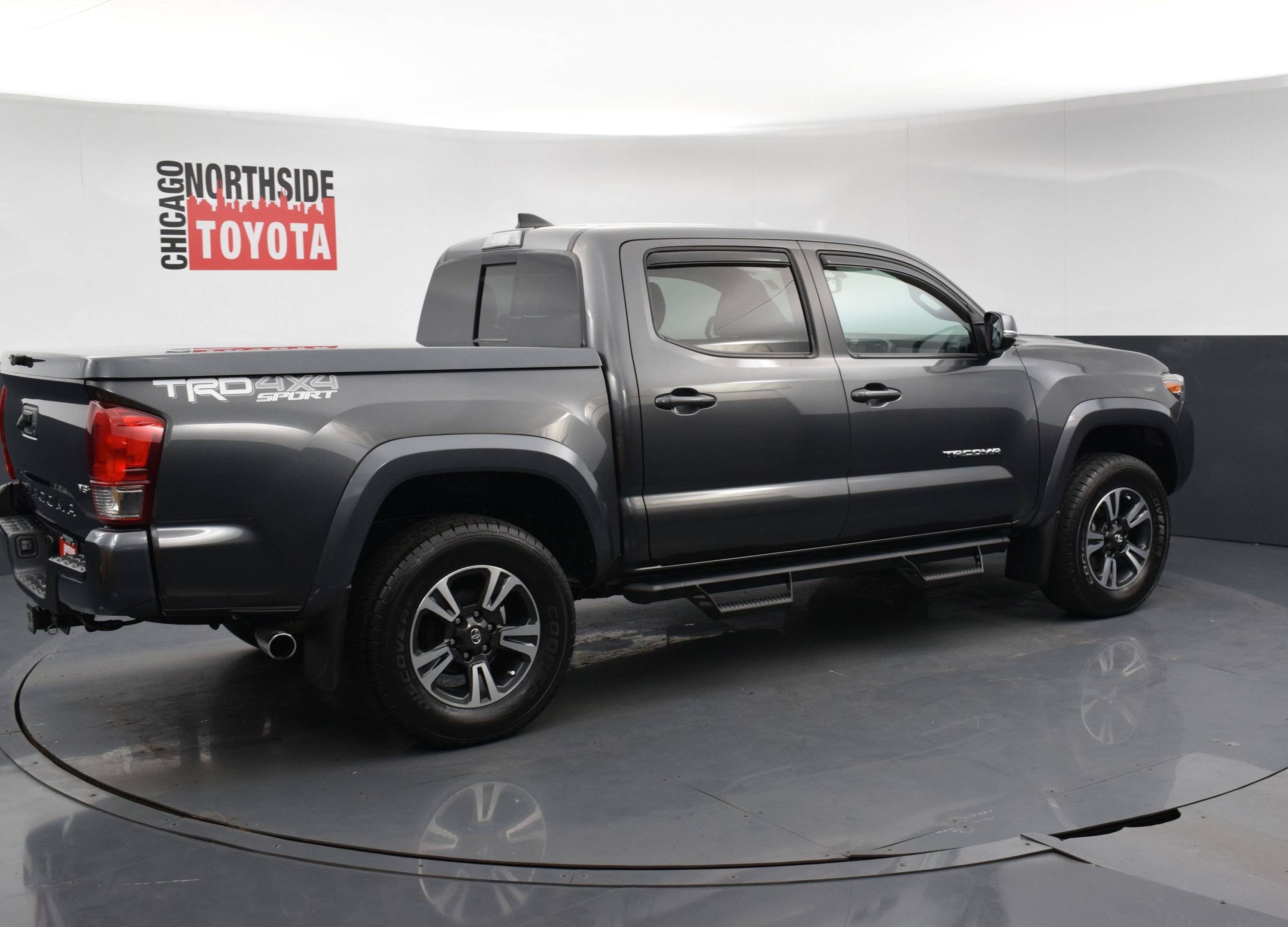 Used 2017 Toyota Tacoma TRD Sport w/ Tow Package (A/T) AWD/4WD image 4