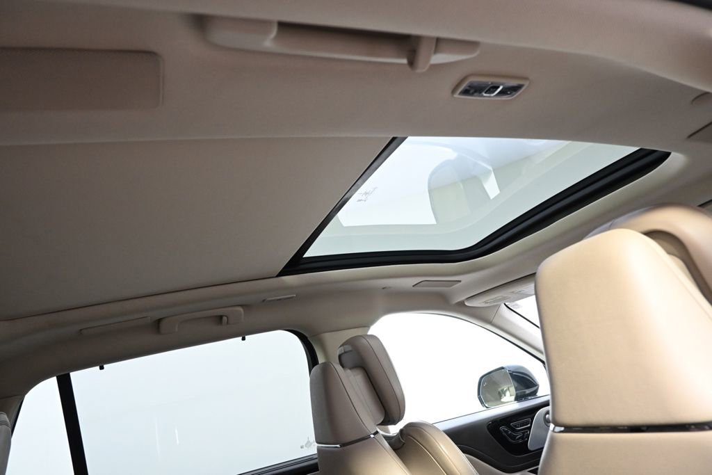Used 2021 Lincoln Aviator Reserve w/ Equipment Group 202A image 17