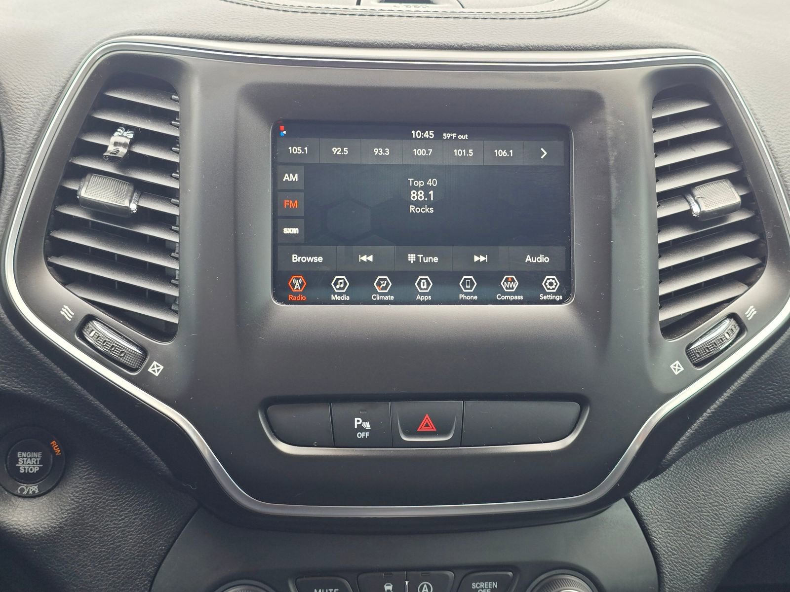 Used 2019 Jeep Cherokee Latitude Plus AWD/4WD image 29