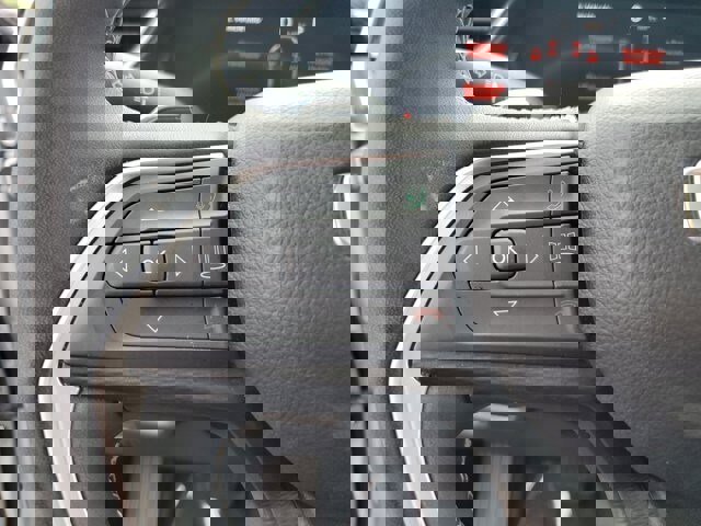 Used 2023 Jeep Grand Cherokee L Laredo image 29