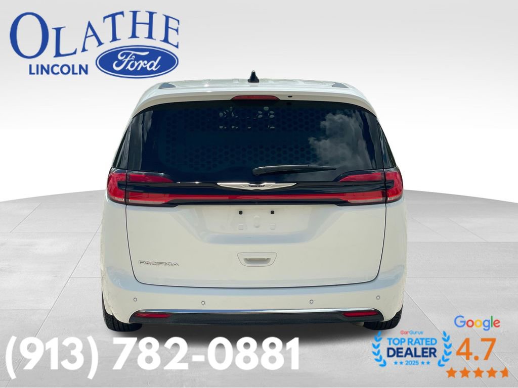 Used 2024 Chrysler Pacifica Touring-L FWD image 4