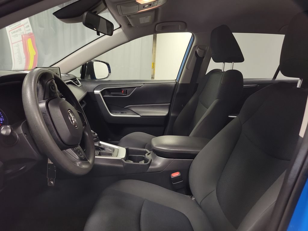 Used 2019 Toyota RAV4 LE FWD image 12