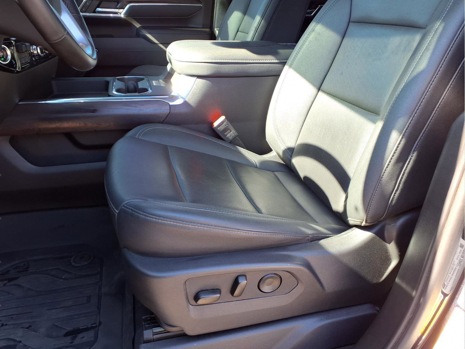 Used 2024 GMC Sierra 3500 SLT w/ SLT Premium Package image 19