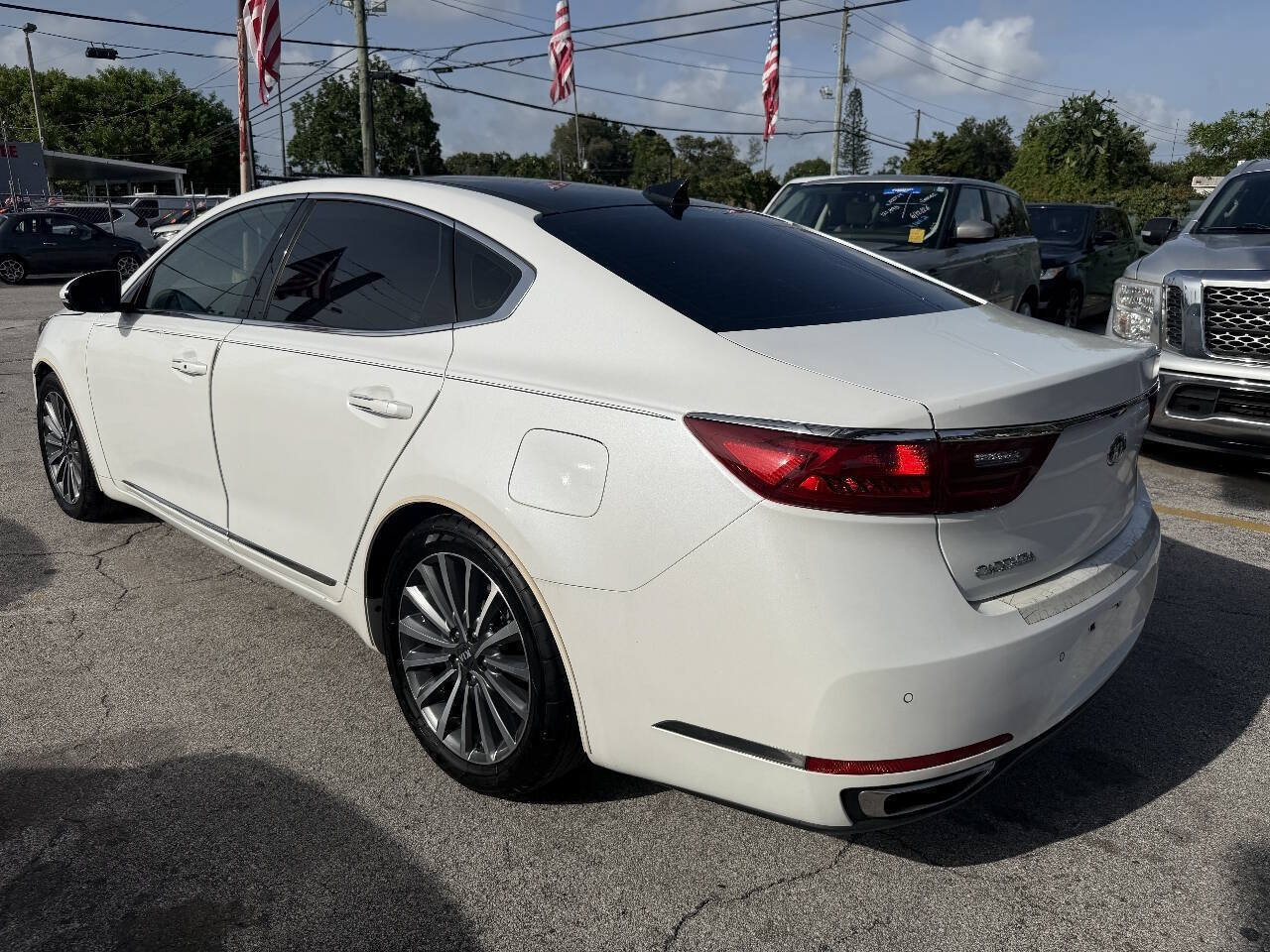 Used 2017 Kia Cadenza Premium FWD image 4