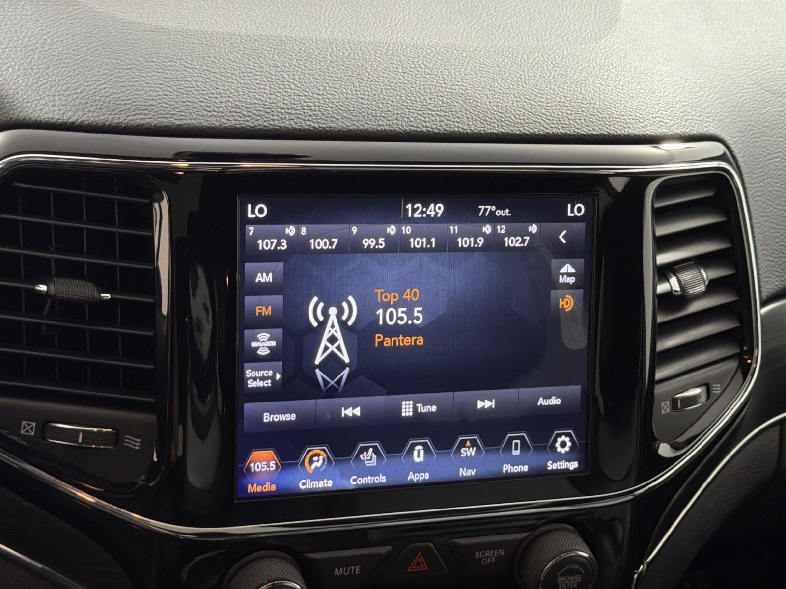 Used 2020 Jeep Grand Cherokee Limited AWD/4WD image 18