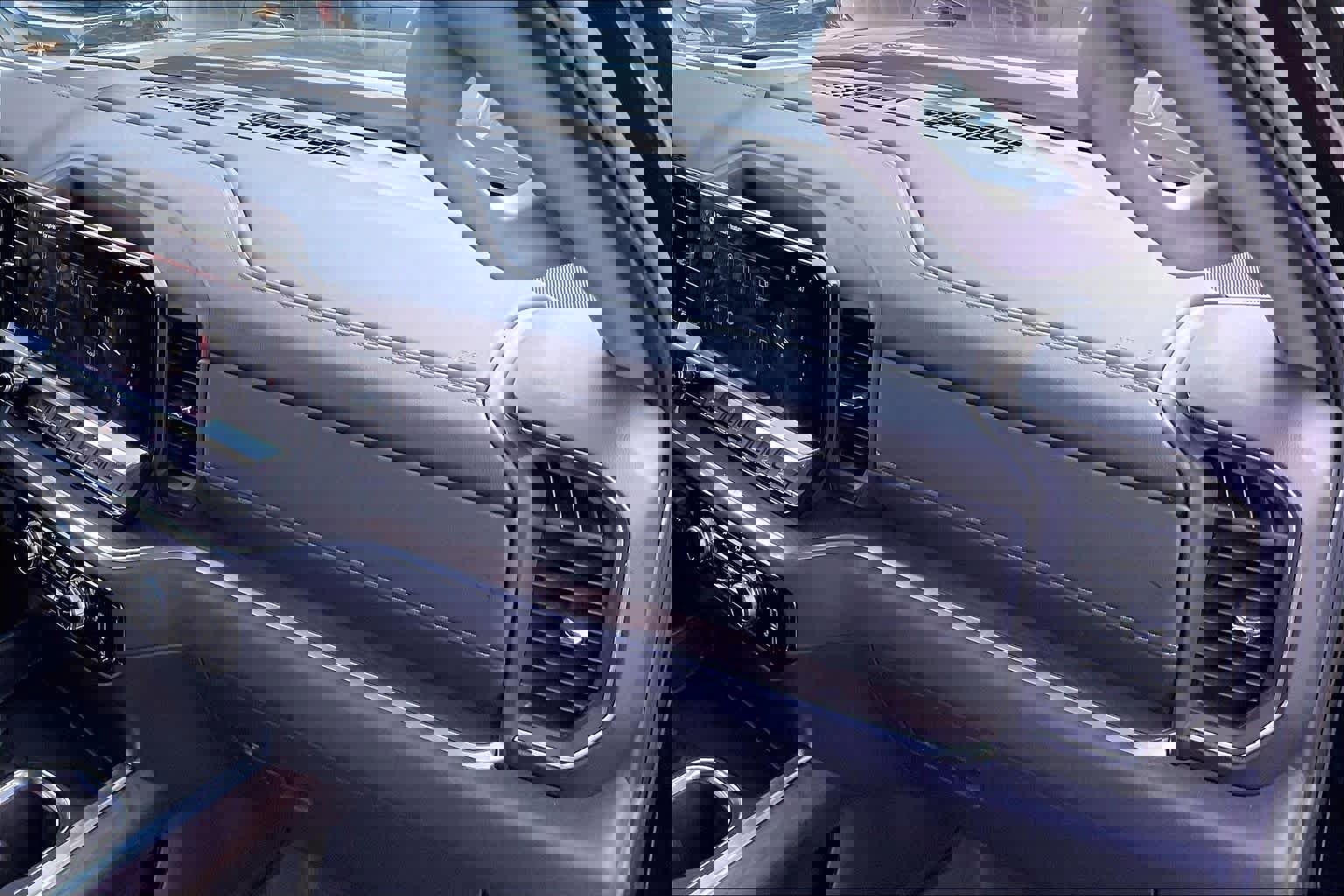 Certified 2025 GMC Sierra 1500 SLT w/ SLT Premium Plus Package image 17