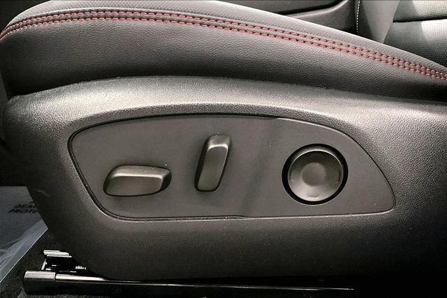 Used 2026 Chevrolet Traverse RS image 32