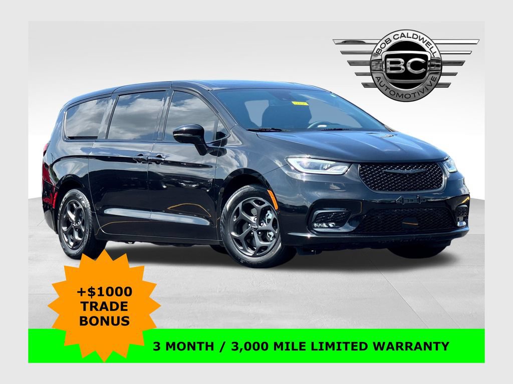 Used 2022 Chrysler Pacifica Limited w/ Uconnect Theater Family Group