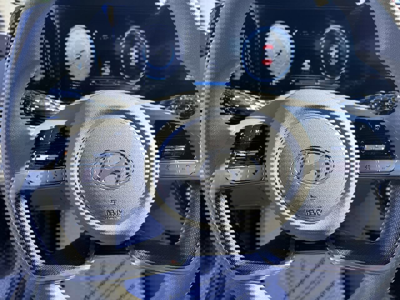 Used 2024 Hyundai Elantra SEL image 18