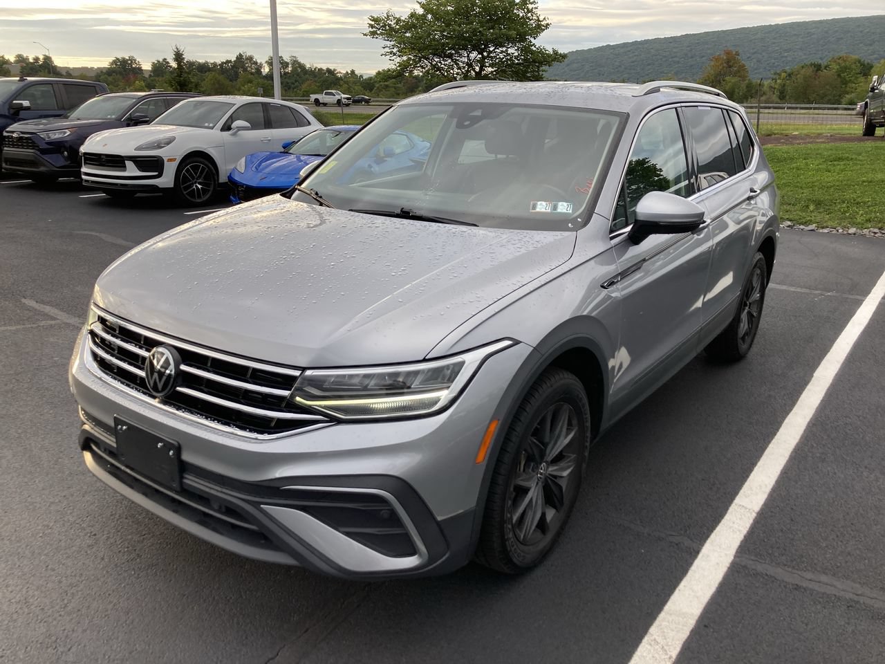 Used 2024 Volkswagen Tiguan SE AWD/4WD image 3