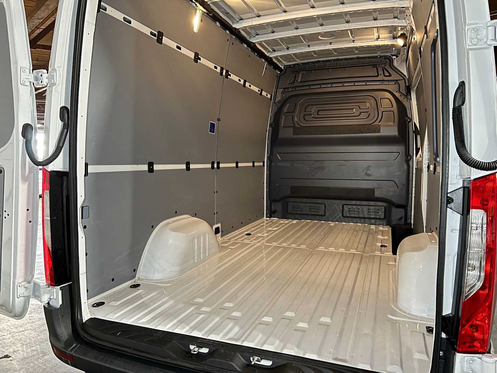 Used 2025 Mercedes-Benz Sprinter 2500 image 19
