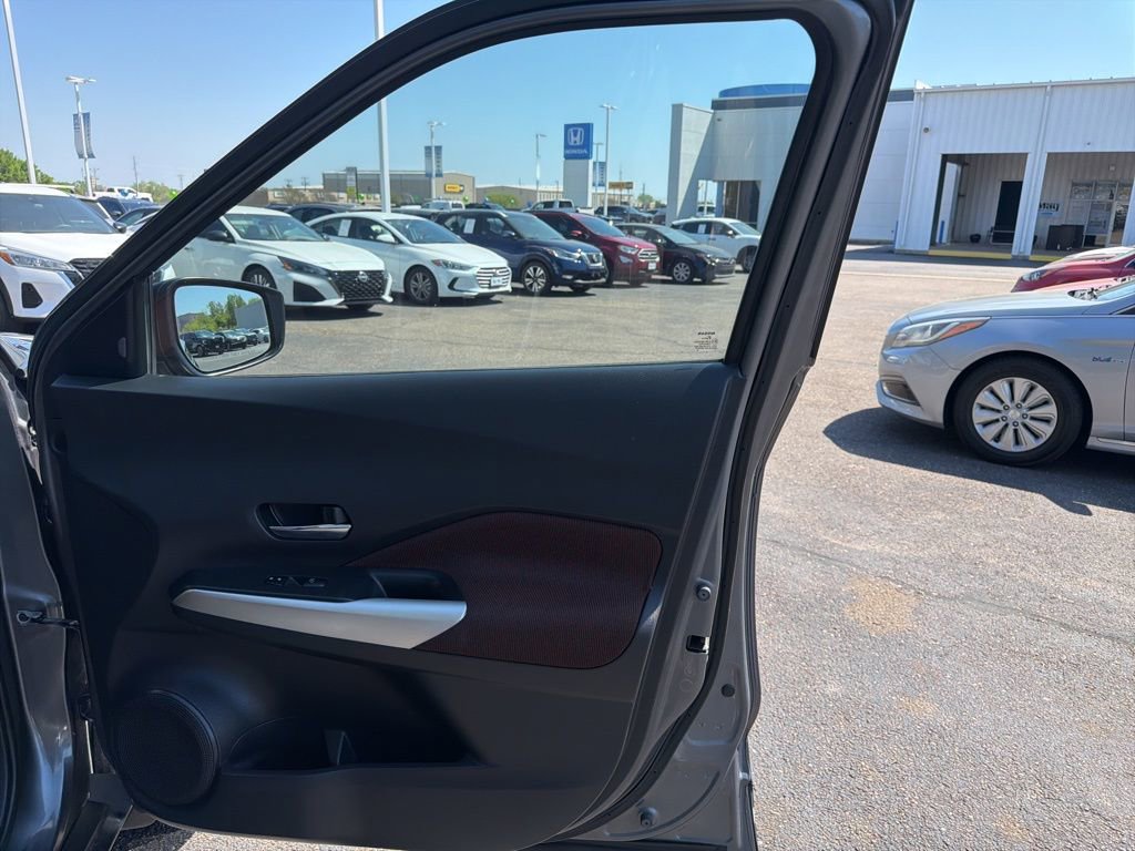 Used 2019 Nissan Kicks SR image 29