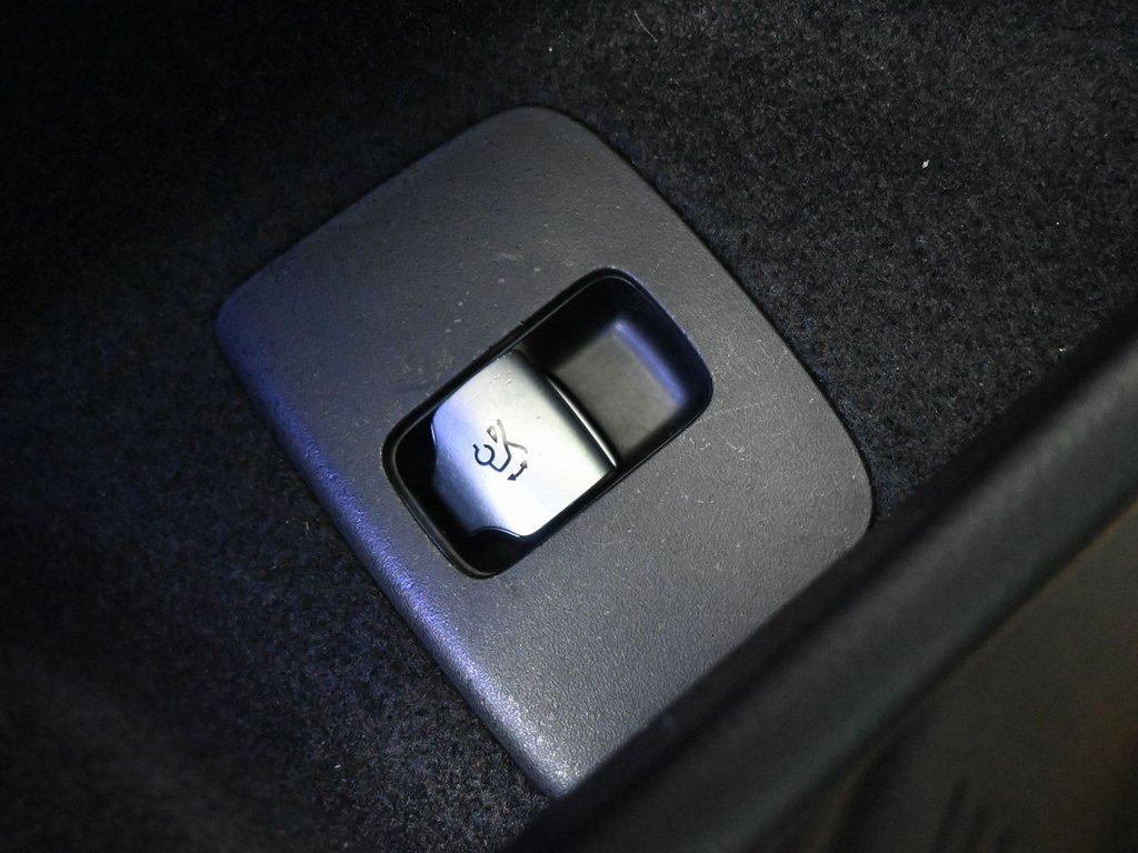 Used 2024 Mercedes-Benz E 350 4MATIC Sedan w/ Leather Package image 26