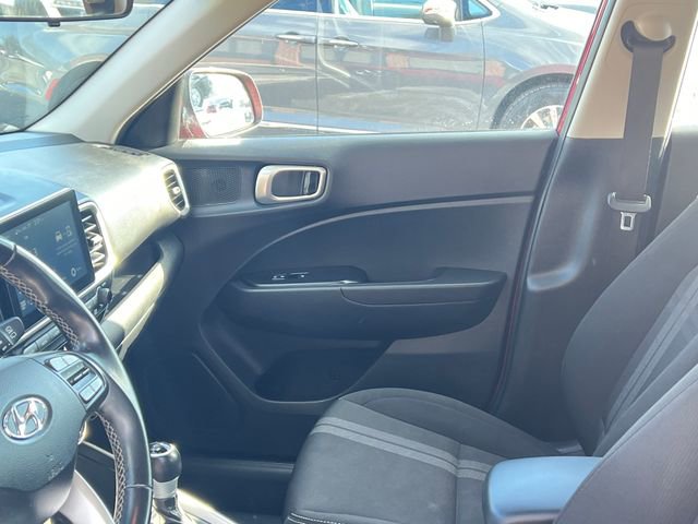 Used 2023 Hyundai Venue SEL image 22