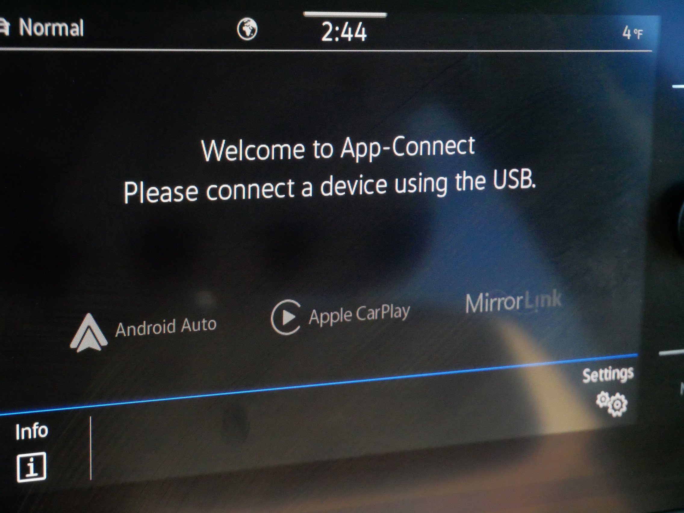 Certified 2021 Volkswagen Atlas Cross Sport SE w/ Panoramic Sunroof Package image 29