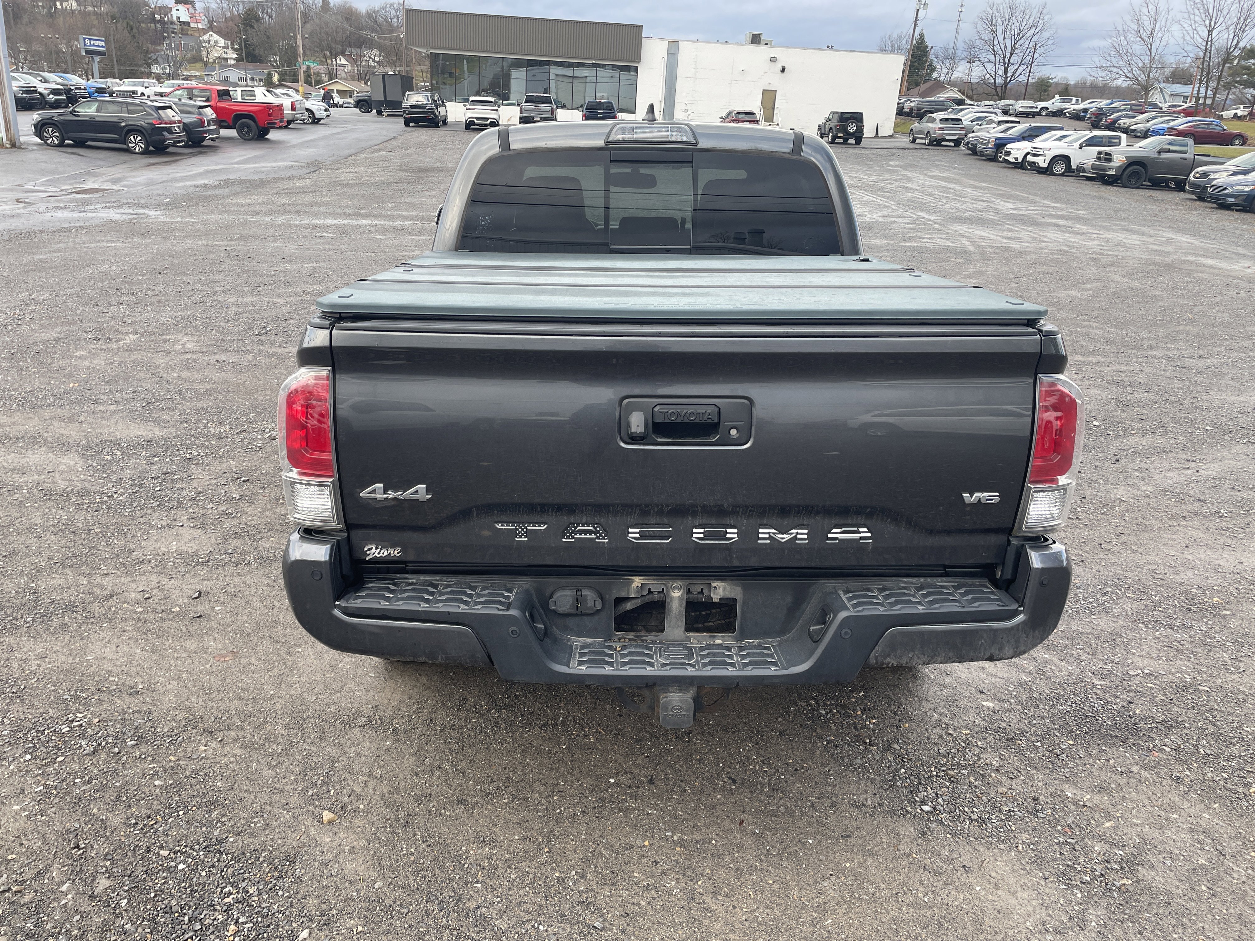 Used 2017 Toyota Tacoma Limited image 4