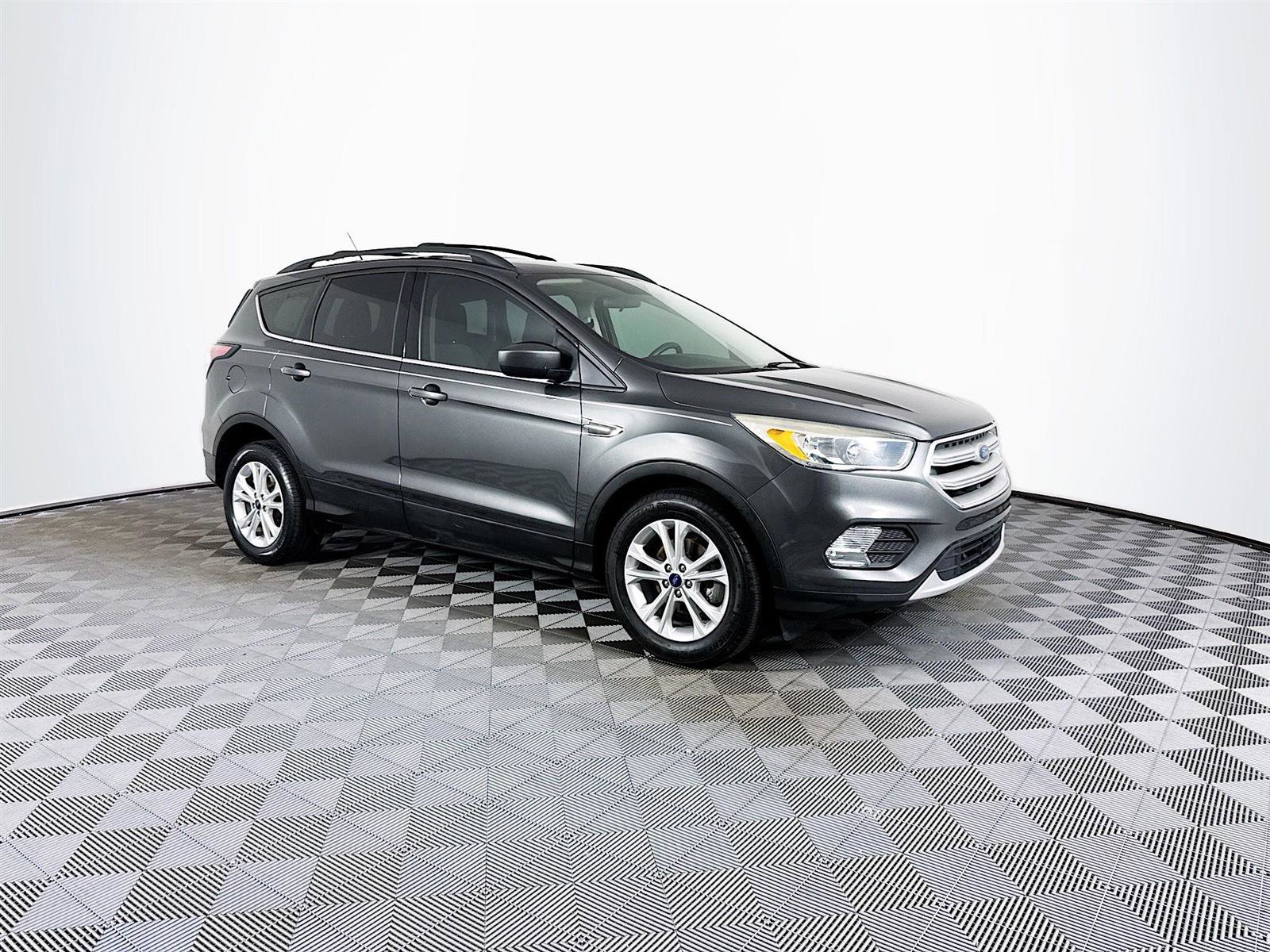 Used 2018 Ford Escape SE w/ SE Sync 3 Package