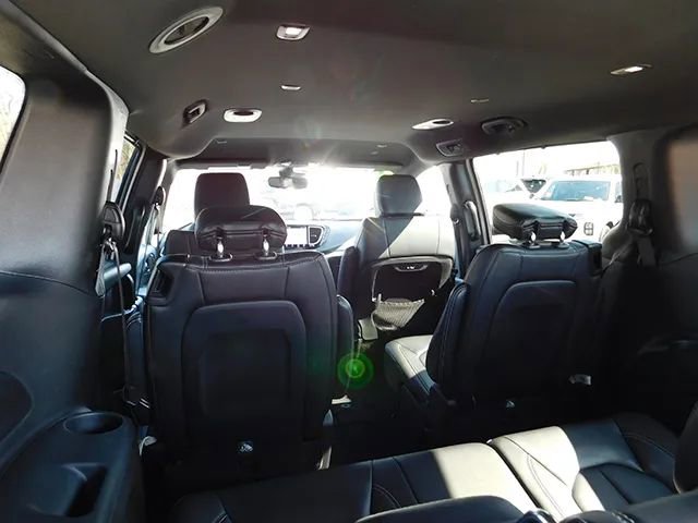 Used 2025 Chrysler Pacifica Select FWD image 8