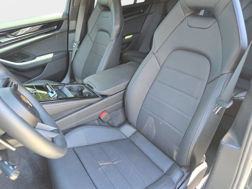 Used 2025 Porsche Panamera RWD image 18