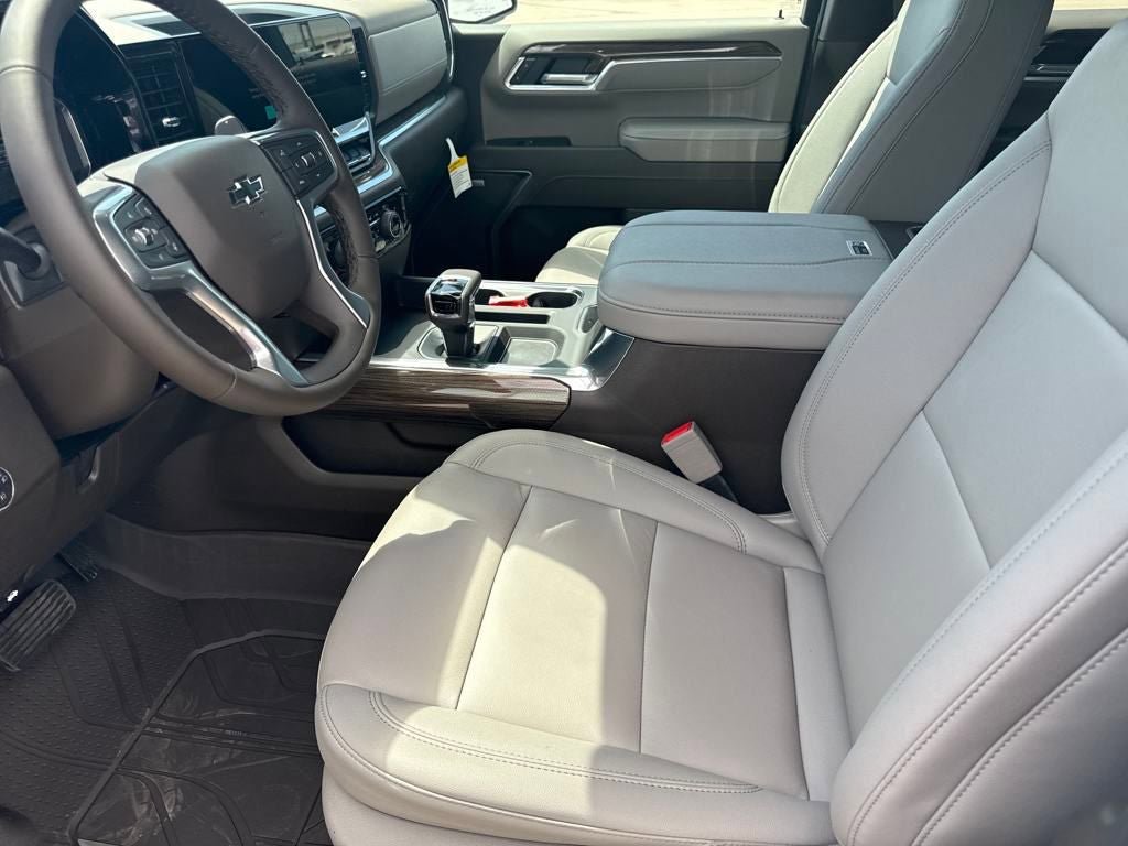 New 2026 Chevrolet Silverado 1500 RST w/ Redline Edition AWD/4WD image 6