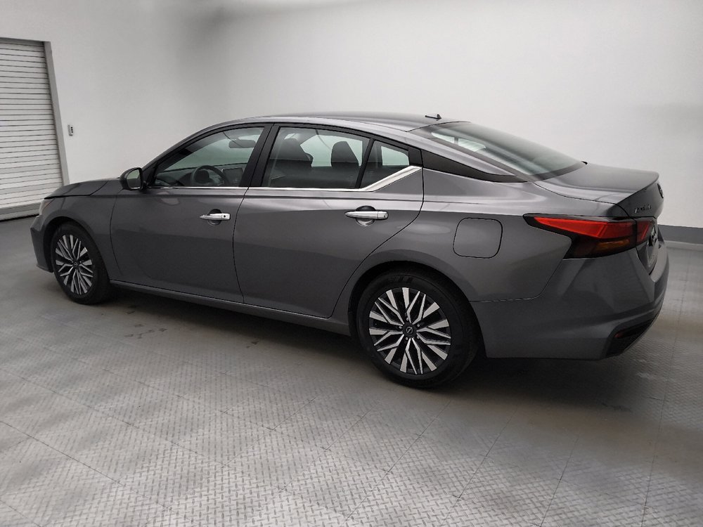 Used 2024 Nissan Altima 2.5 SV image 3
