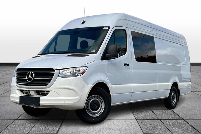 Used 2024 Mercedes-Benz Sprinter 2500 image 2