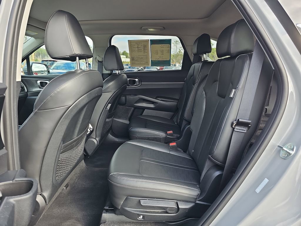 Used 2024 Kia Sorento EX w/ Panoramic Sunroof Package image 20