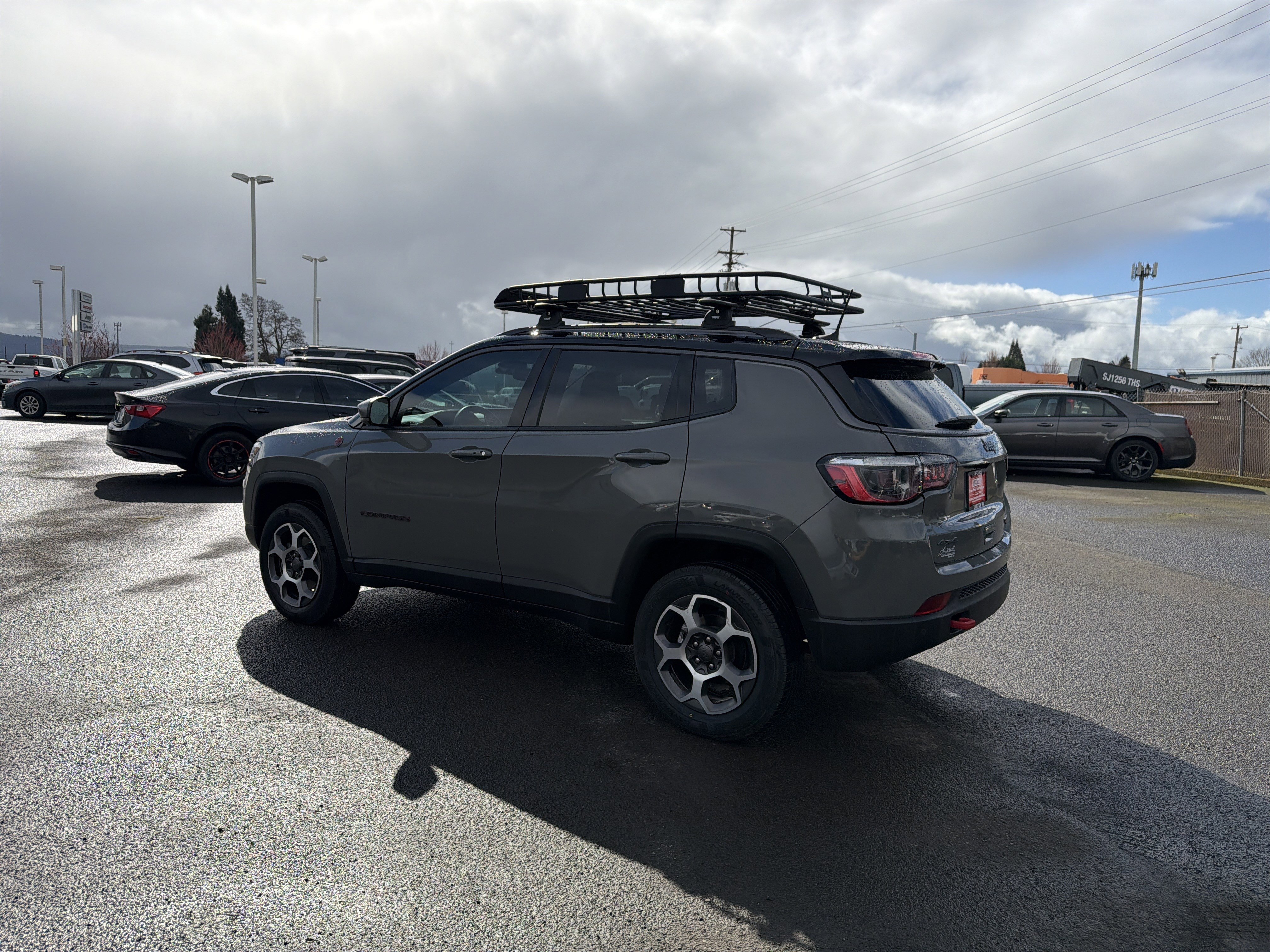 Used 2022 Jeep Compass Trailhawk w/ Trailhawk Convenience Group AWD/4WD image 3