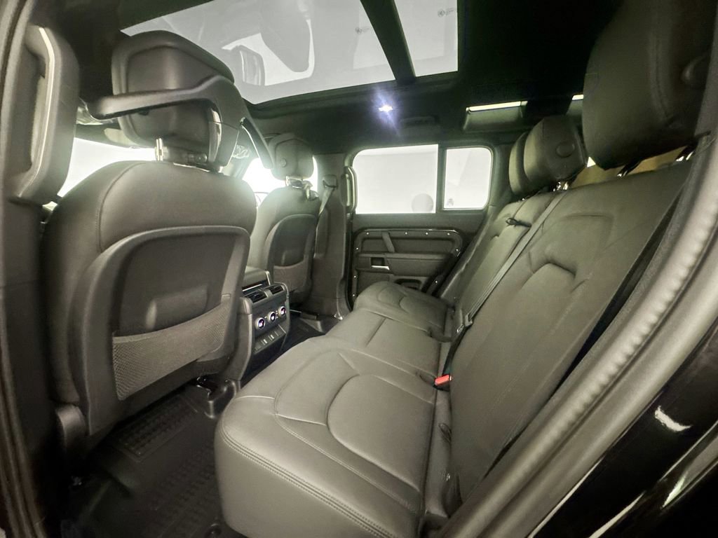 New 2026 Land Rover Defender 110 X-Dynamic SE AWD/4WD image 23