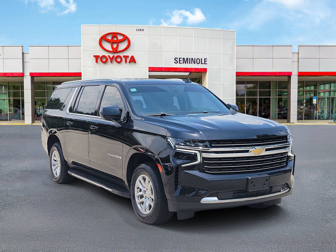 Used 2022 Chevrolet Suburban LT AWD/4WD image 2