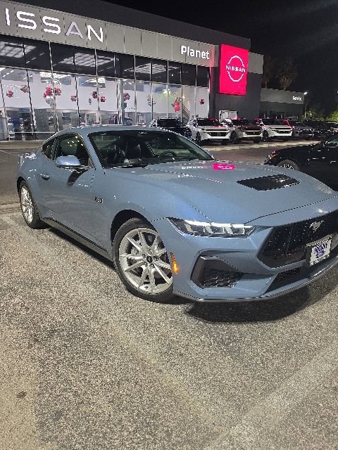 Used 2025 Ford Mustang GT Premium RWD image 3