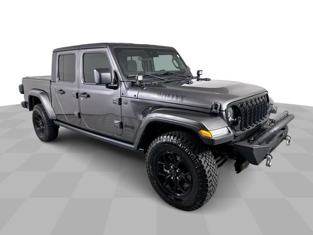 Used 2024 Jeep Gladiator Sport AWD/4WD image 2