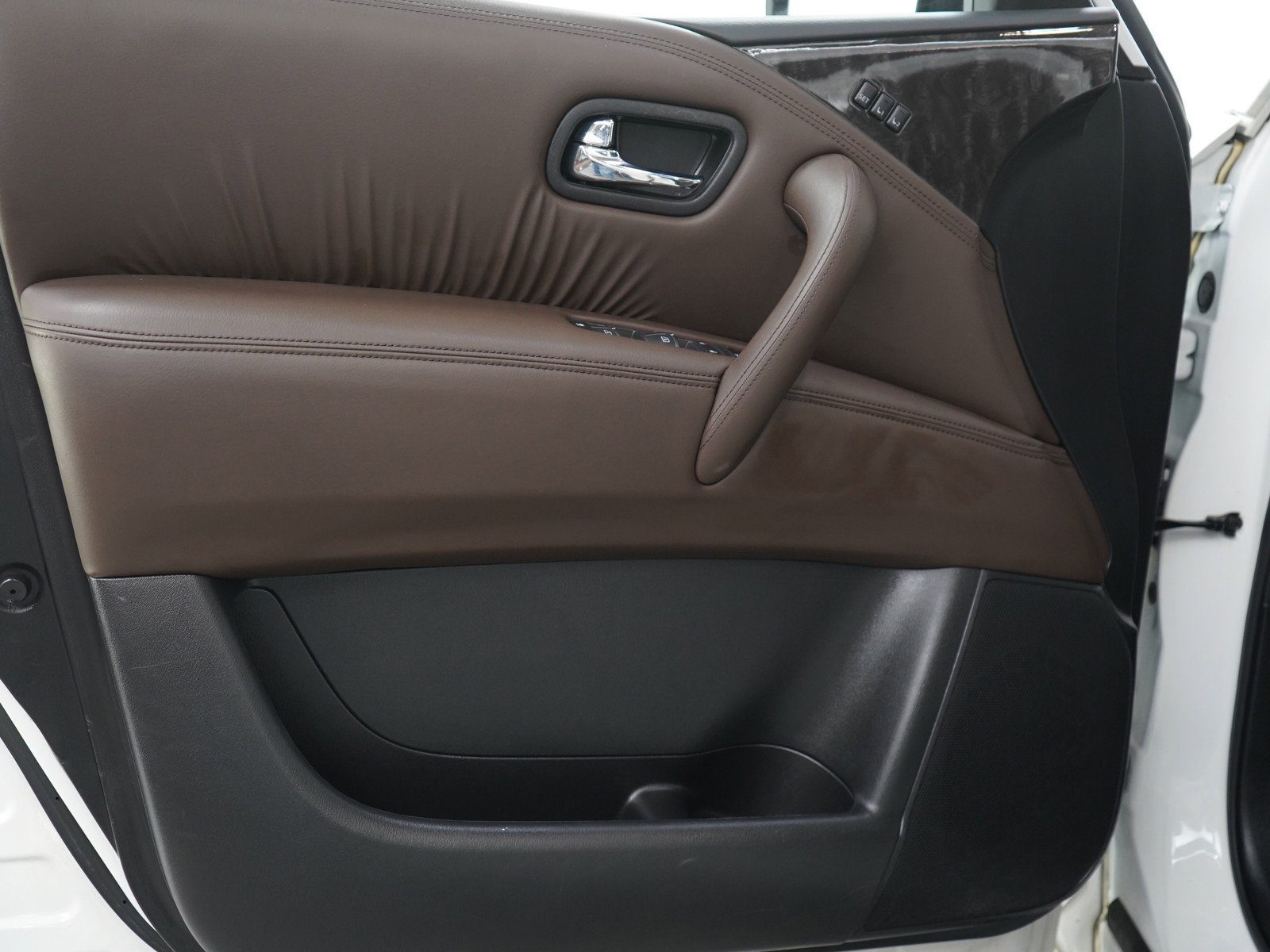 Used 2023 Nissan Armada Platinum w/ Captain's Chairs Package image 21