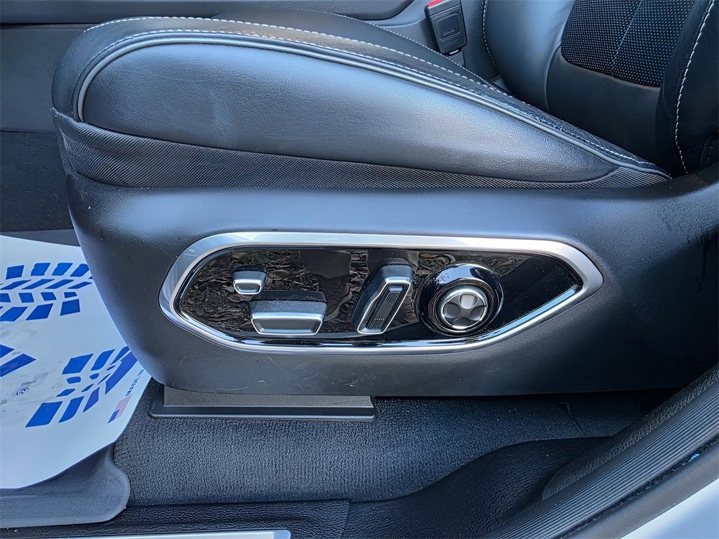 Used 2024 Jeep Grand Cherokee Overland w/ Luxury Tech Group IV image 23