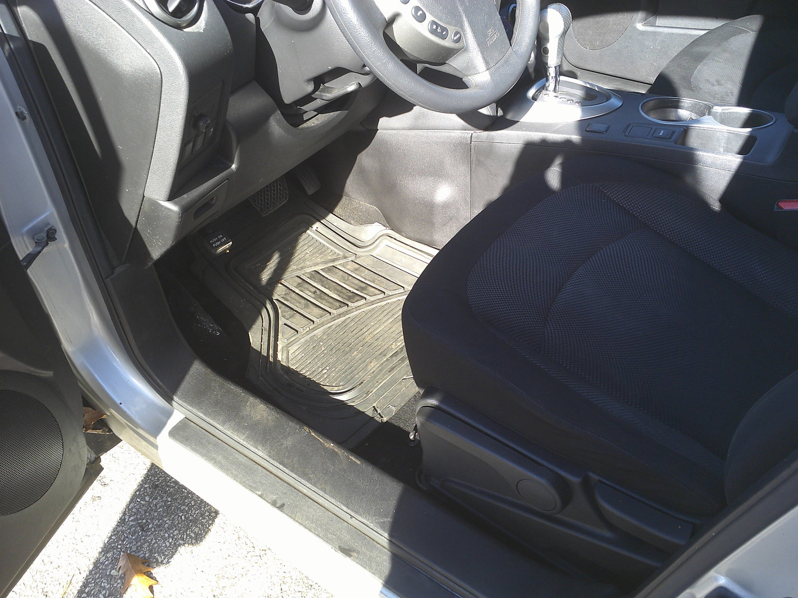 Used 2014 Nissan Rogue S w/ Convenience Package image 8