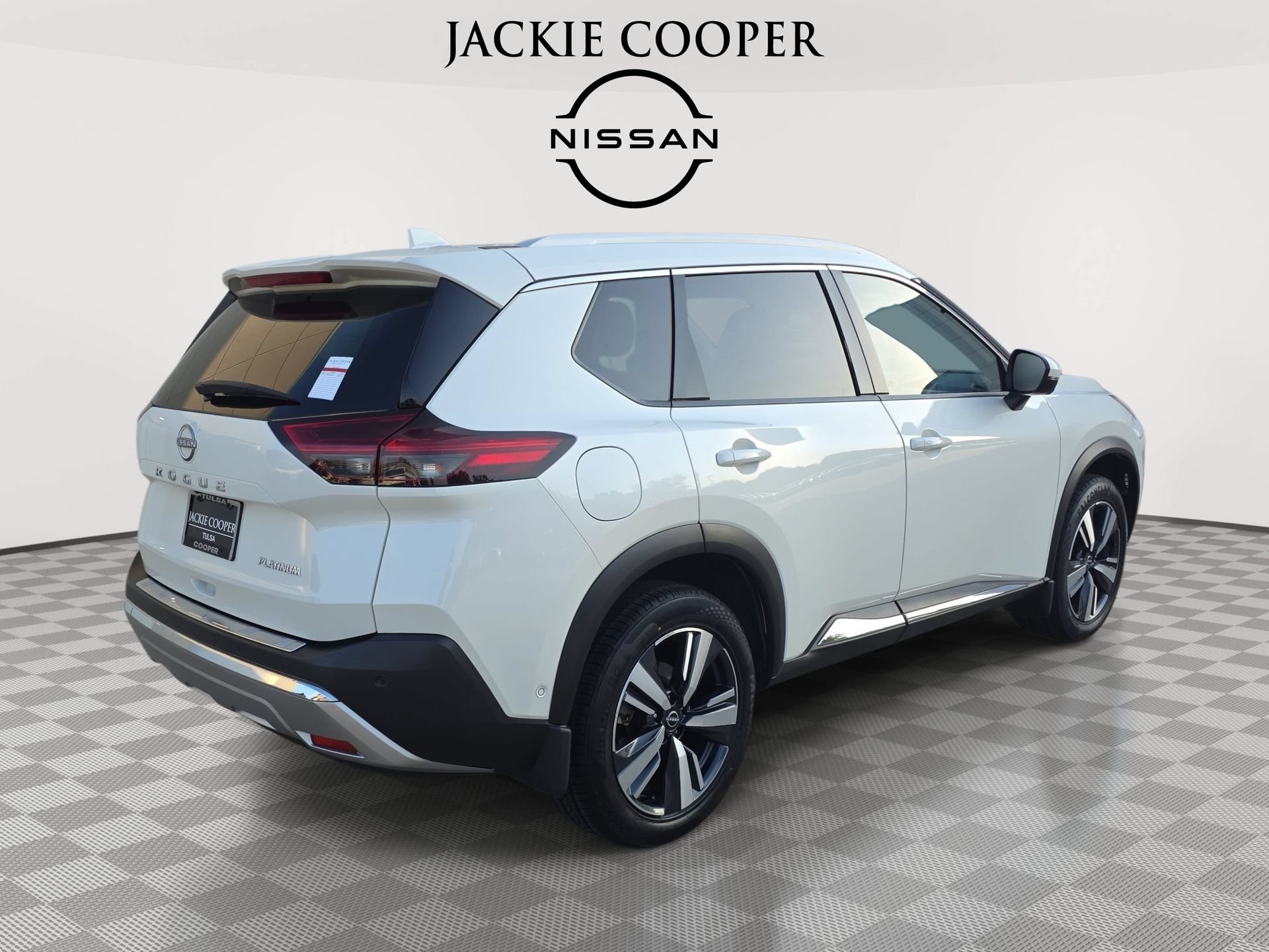 Used 2023 Nissan Rogue Platinum w/ Platinum Premium Package FWD image 5