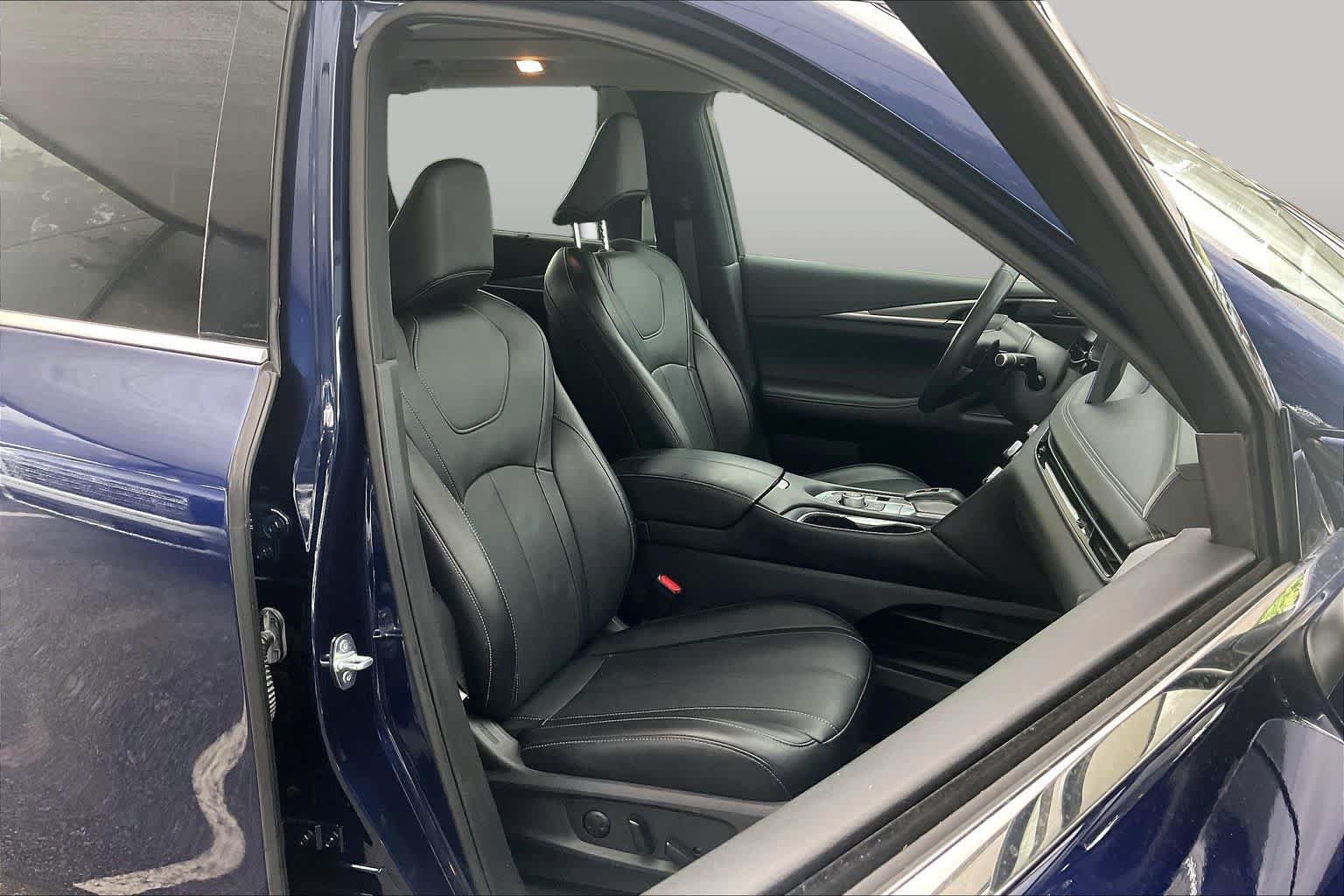 Used 2022 INFINITI QX60 Luxe w/ Cargo Package FWD image 9