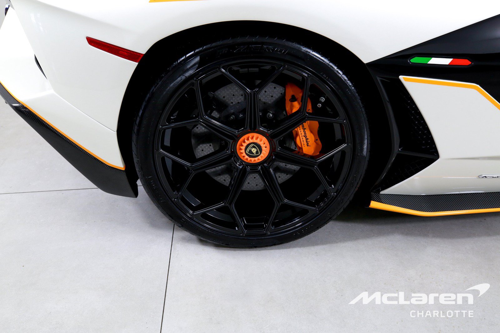 Used 2021 Lamborghini Aventador SVJ AWD/4WD image 33