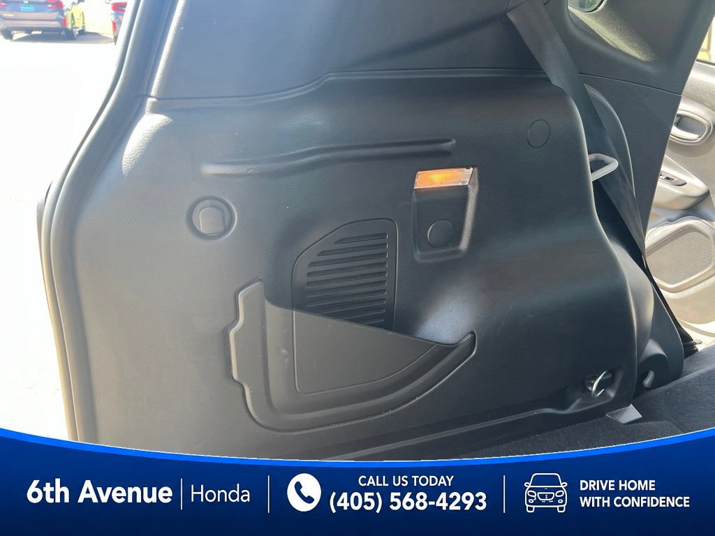 Used 2023 Jeep Renegade Latitude AWD/4WD image 15