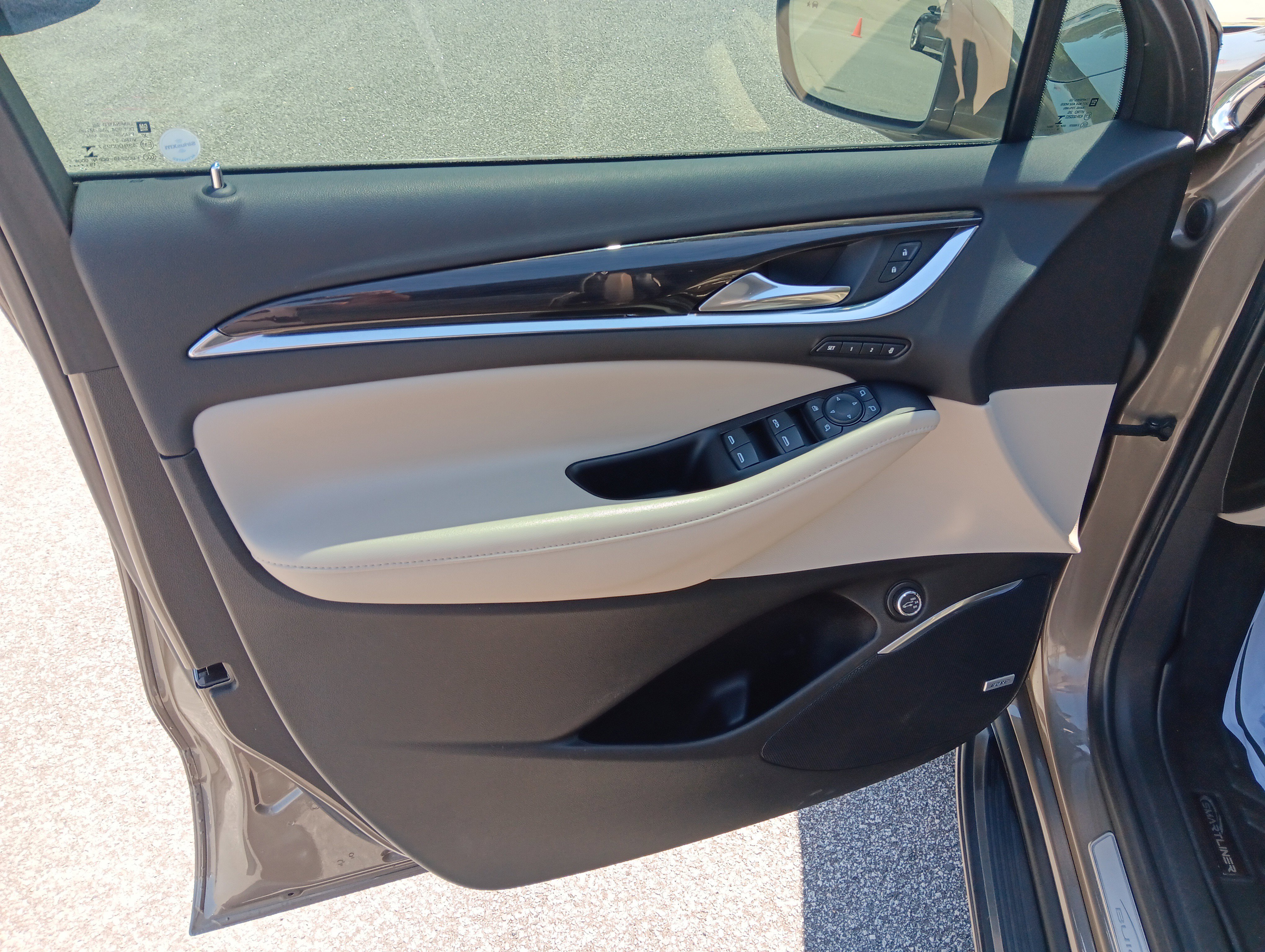 Used 2020 Buick Enclave Premium w/ Surround and Sites Package image 9